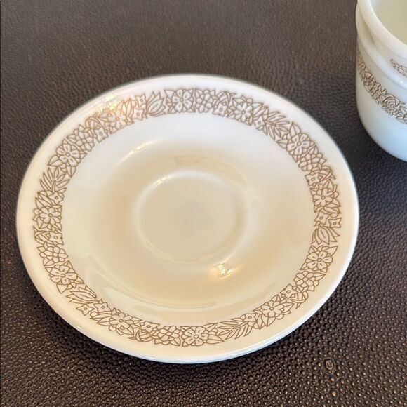 Pyrex Woodland White and Tan Coffe/Tea Mugs Classic Design with saucers - Picture 4 of 9